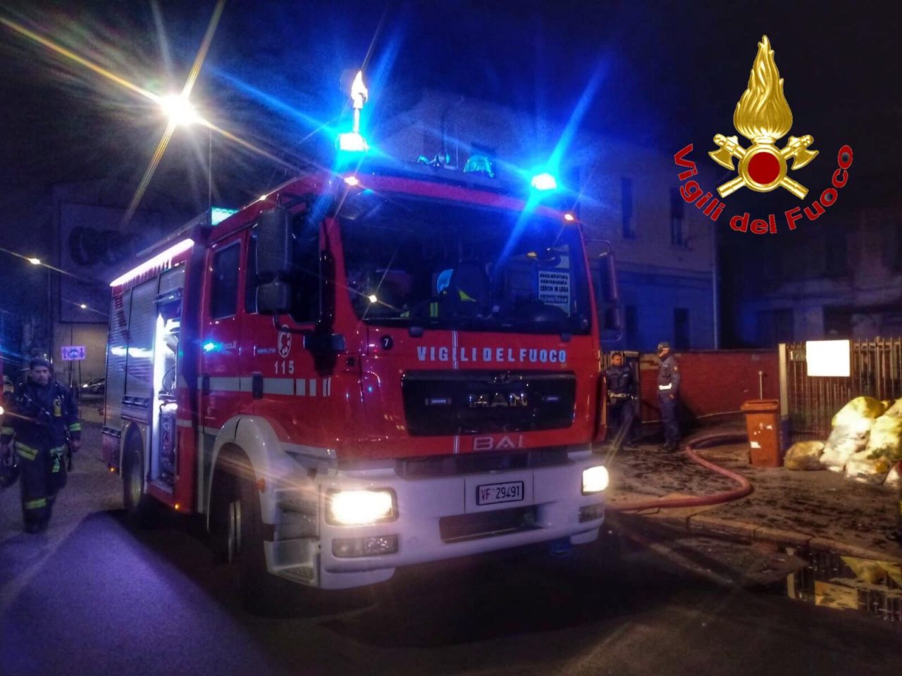auto in fiamme
