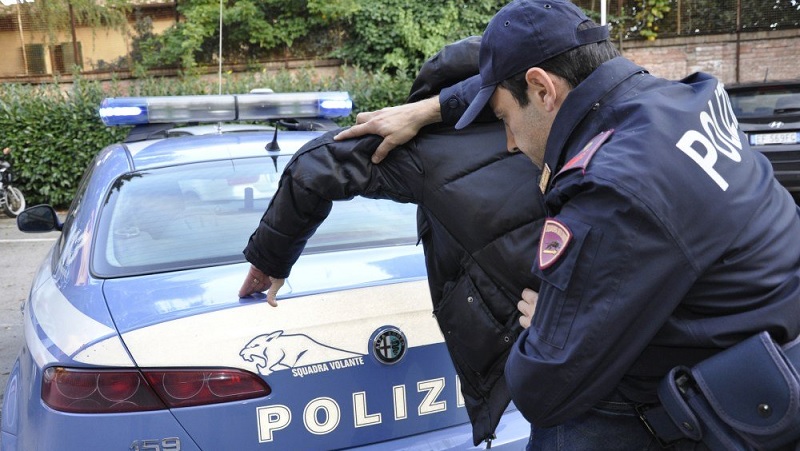 Cinque arresti della polizia in 24 ore
