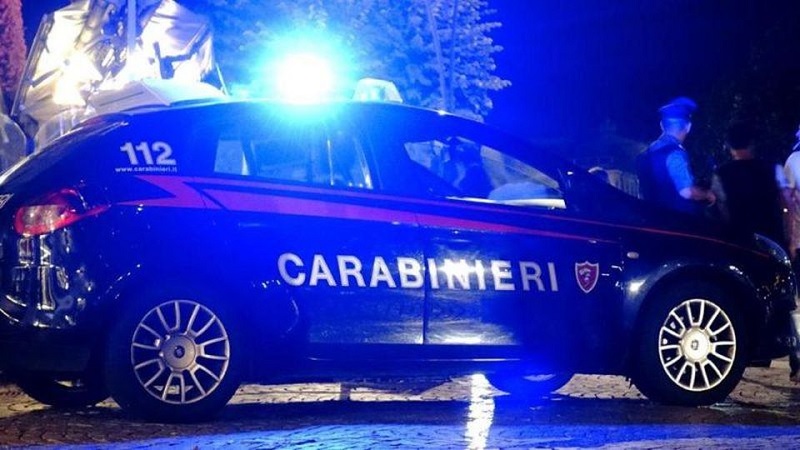 Spacciatori non si fermano all’alt dei carabinieri, parte l’inseguimento