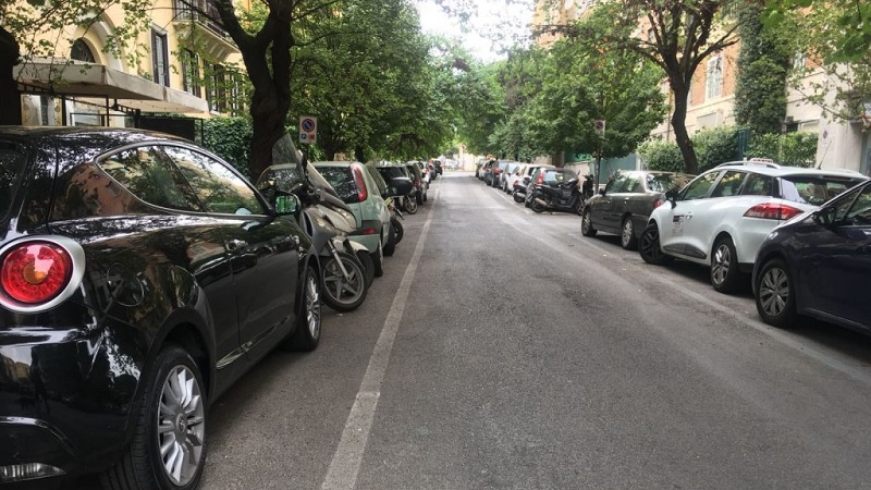 Chiede soldi per parcheggi liberi: arrestato per tentata estorsione