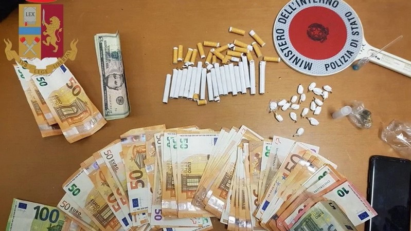 Cocaina nascosta nei filtri delle sigarette: arrestato spacciatore FOTO