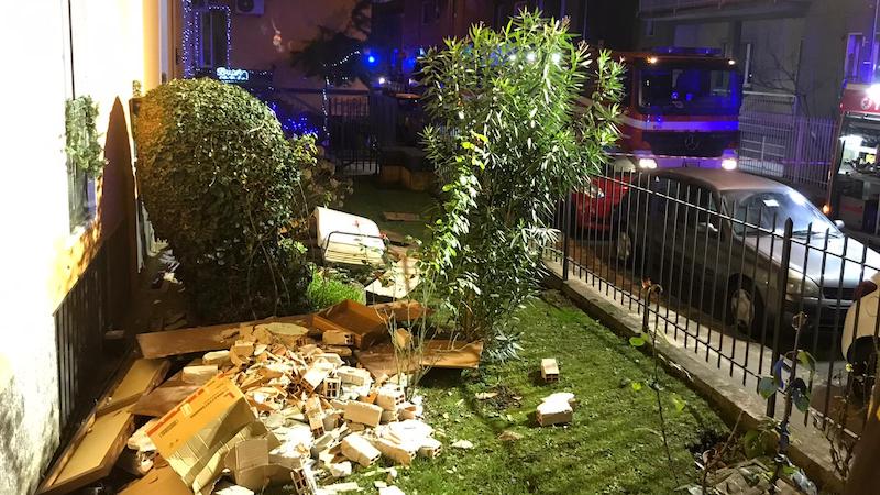 Esplosione in appartamento a Senago, crolla un muro