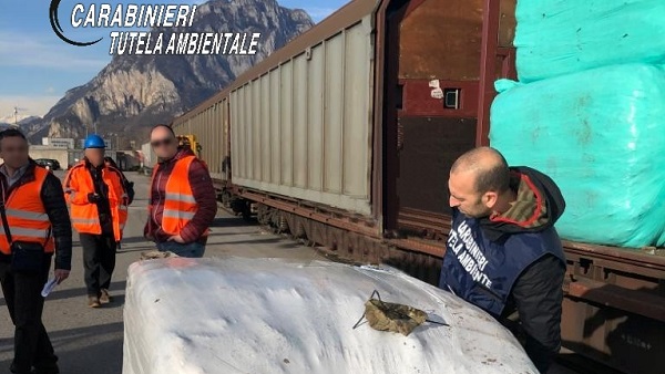 Rifiuti illeciti in partenza per la Bulgaria: sequestrate 815 tonnellate VIDEO