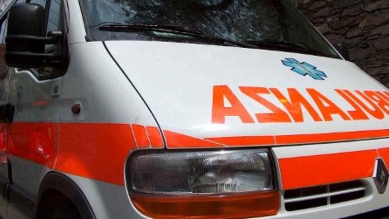 Incidente tra auto e moto: ferito uomo di 37 anni