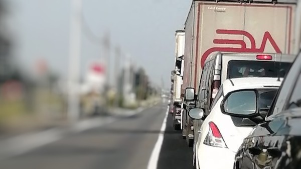 Incidente sulla strada provinciale: donna rimasta incastrata in auto