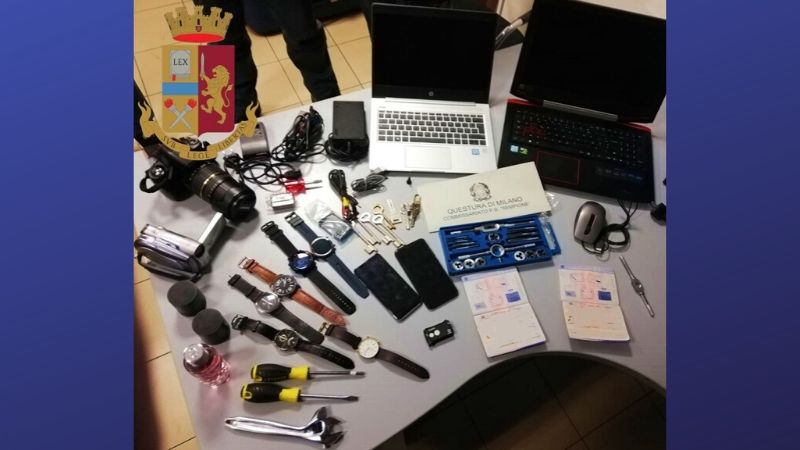 Ladri di cellulari, pc e borse trovati con la refurtiva dalla polizia