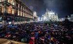 Le Sardine riempiono piazza Duomo: in 25mila sotto la pioggia