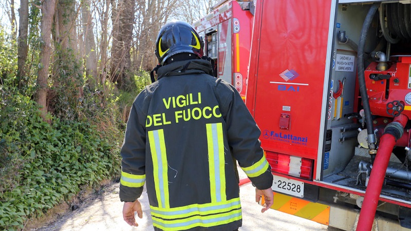 Una bici abbandonata e grida di aiuto: si cerca un uomo caduto in acqua
