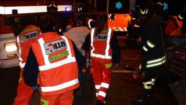 Esce fuori strada e finisce nel canale: morto 40enne