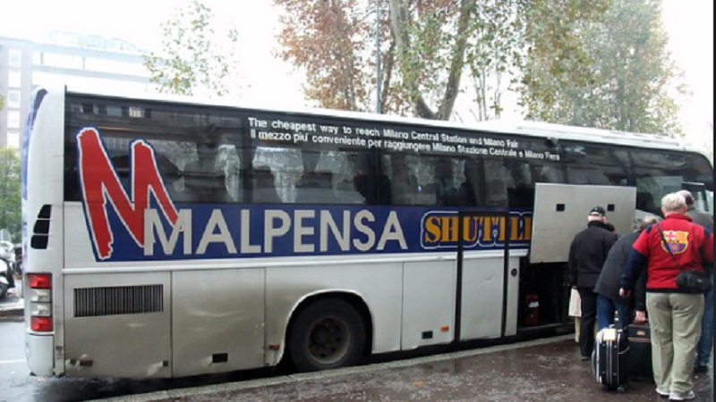 Ruba valigia dal bagagliaio del pullman in sosta: arrestato