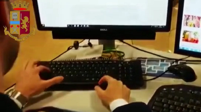 Shopping online, occhio alle truffe: i consigli della Polizia Postale