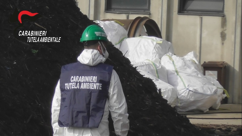 Rifiuti in discarica abusiva: impianto sequestrato, scattano tre denunce VIDEO