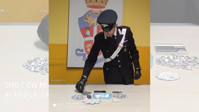 Ancora lotta allo spaccio: i carabinieri arrestano pusher di 23 anni