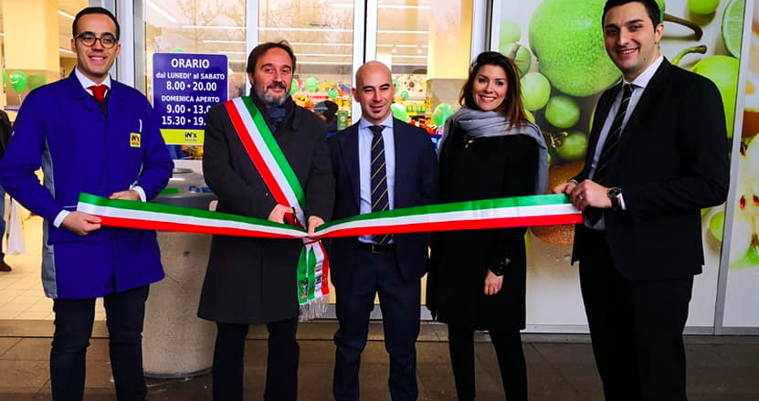 Con l’apertura del nuovo supermercato IN’s sono stati donati alberi e panchine alla città