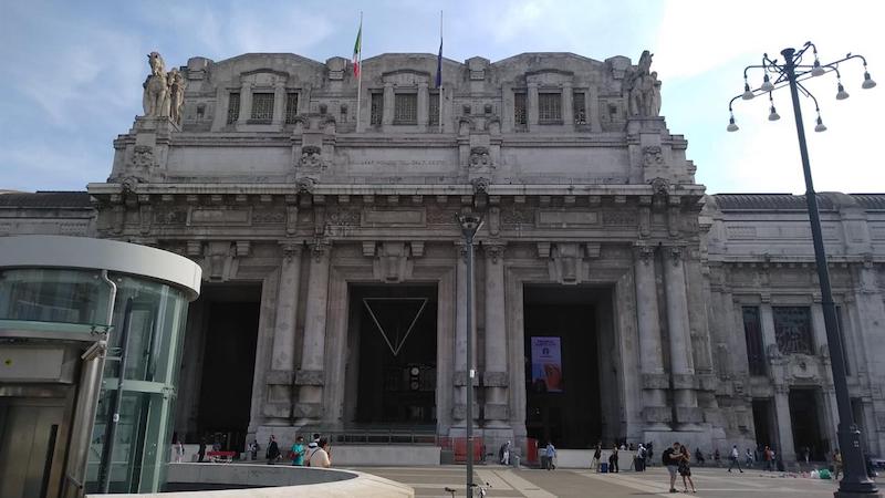 Spaccia davanti alla Stazione Centrale, arrestato