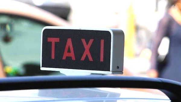 Tassista acquista cocaina su auto di servizio: sospesa la licenza