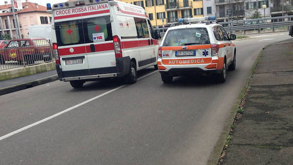 Cade da impalcatura, gravissimo operaio dopo volo di cinque metri
