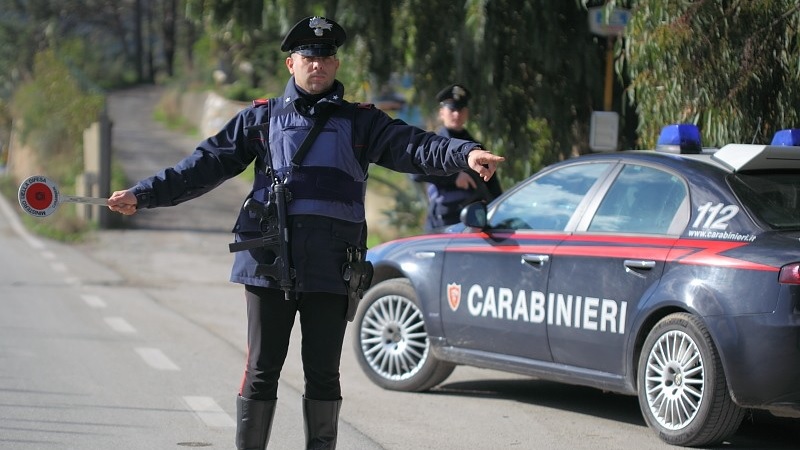 Nasconde droga in macchina e in casa: arrestato dai carabinieri
