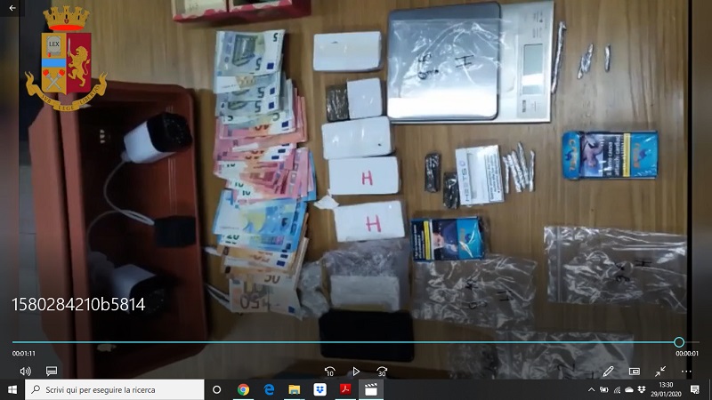 Spacciava al Giambellino, preso lo “zio” pusher del quartiere VIDEO