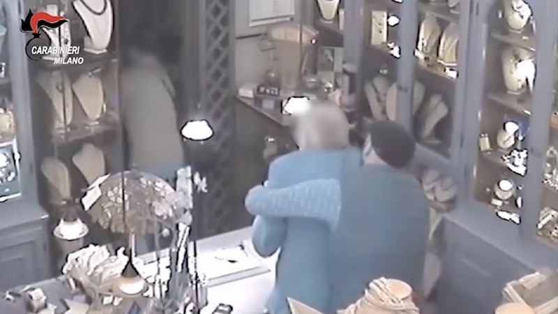 Assalto armato alla gioielleria: individuati i rapinatori VIDEO