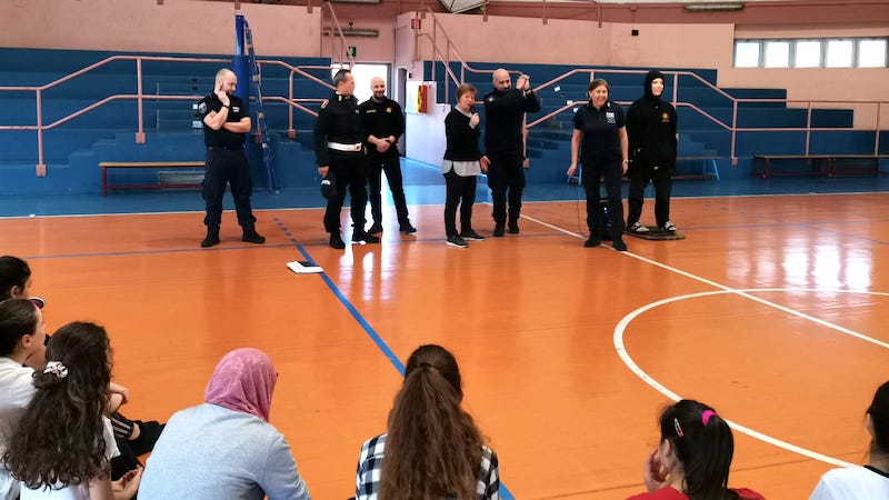 Boom di iscrizioni per il corso di autodifesa per 14enni: “Non voglio più avere paura”