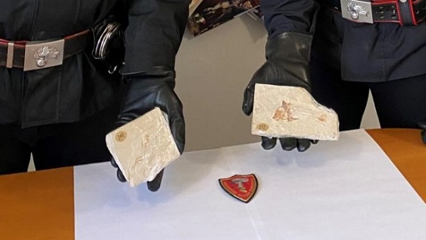 Fossili di dinosauro in auto, 47enne di Rozzano denunciato per ricettazione