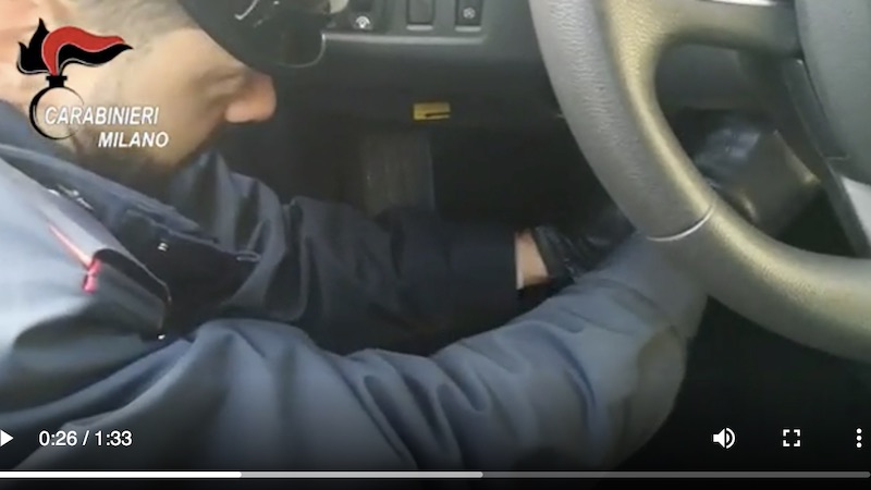 Fermata con cocaina in auto, è un’ispettrice della Polizia albanese VIDEO