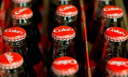 Maxi richiamo di Coca Cola in vetro prodotta a Verona