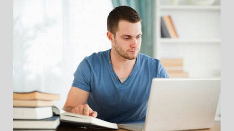 L’emergenza coronavirus chiude le scuole, al via le lezioni online per gli studenti