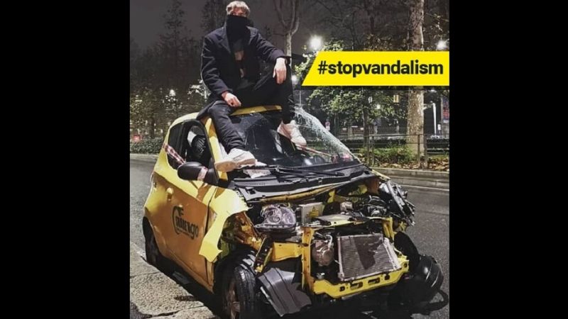 Foto con macchina distrutta, la denuncia di Sharengo: “Istigazione alla violenza”