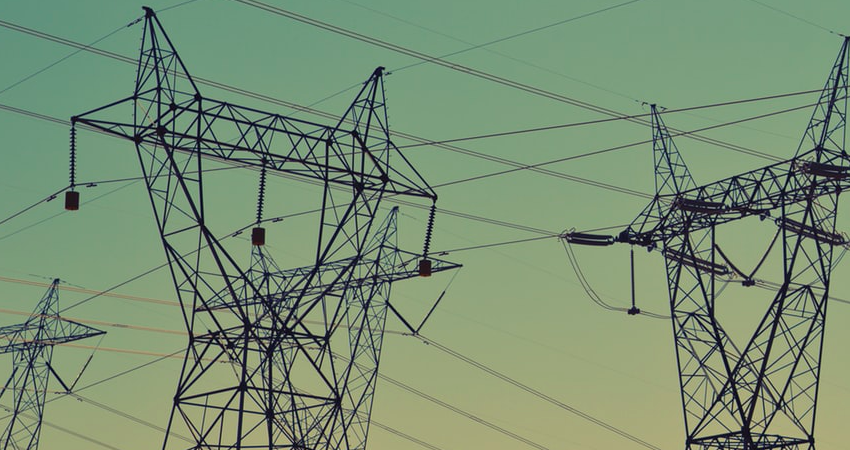 L’energia elettrica in Italia tra diminuzione dei prezzi e crescita delle rinnovabili