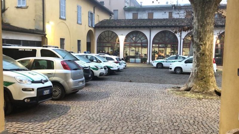 Suicidio in Comune: Agente si toglie la vita dopo gli attacchi sui social
