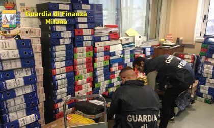 Auto di lusso e regali con i soldi aziendali: arrestato imprenditore di supermercati