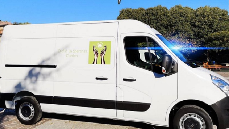 Ladri rubano catalizzatore al furgone della onlus La Speranza