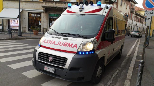 Operaio precipita da sei metri: 45enne grave in ospedale