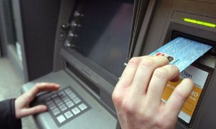 Rubano carte di credito e prelevano al bancomat 2mila euro: arrestate