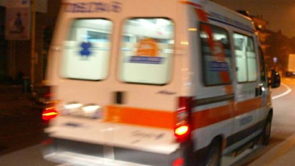 Rimane schiacciata da armadio mentre gioca: grave bambina di 5 anni