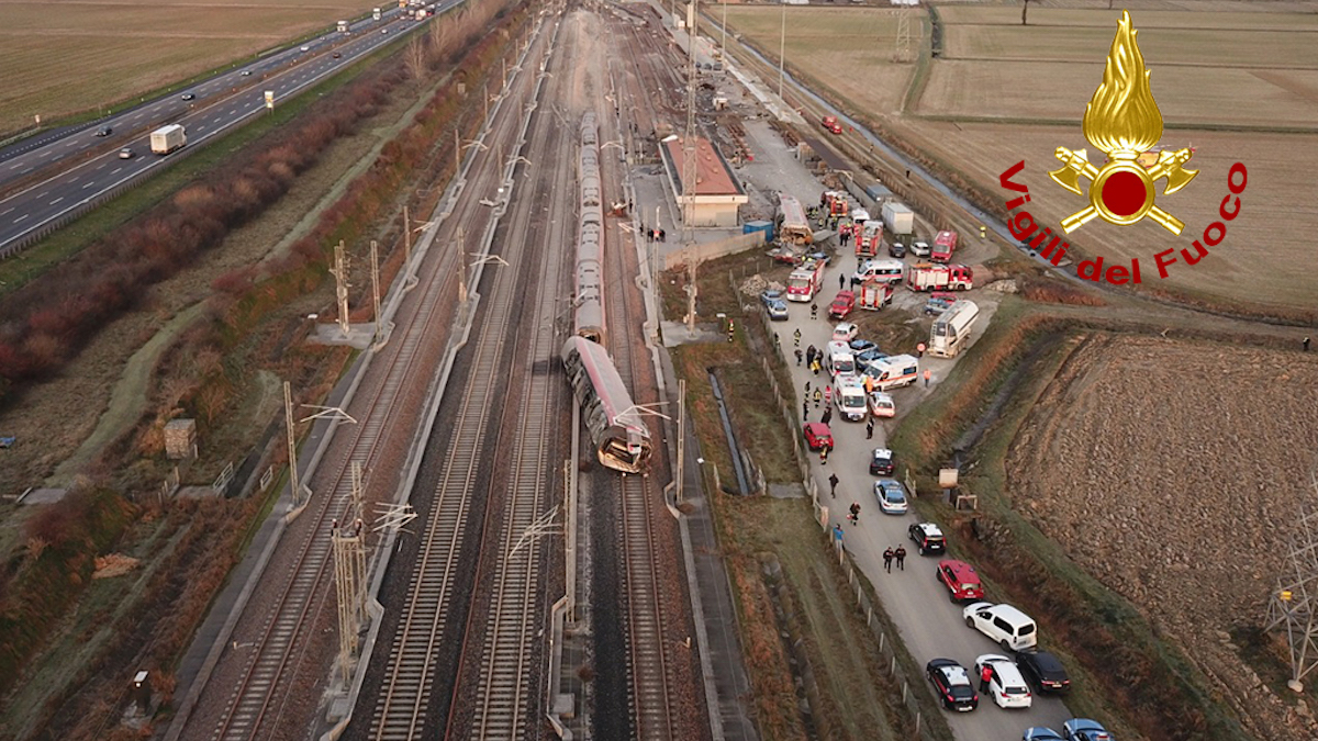 Treno Freccia Rossa Milano-Bologna deragliato a Ospedaletto Lodigiano, due morti e diversi feriti VIDEO