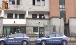 Applauso agli operatori sanitari, anche i poliziotti si uniscono al flash mob VIDEO