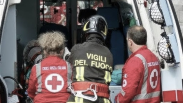Auto si ribalta e uccide un pedone: a bordo tre 19enni di Cesano