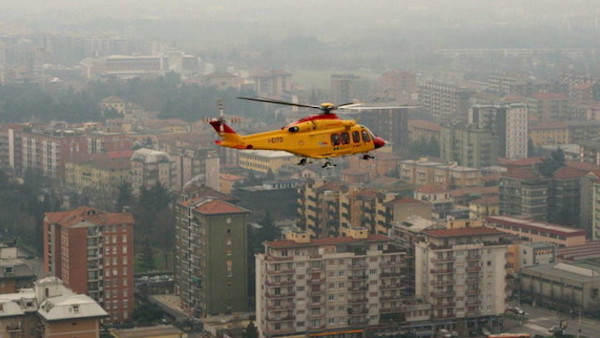 Cade dalla moto in Tangenziale: 25enne in condizioni gravissime