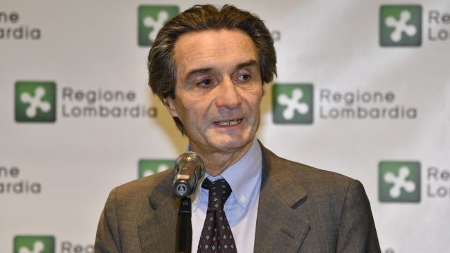 Caos vaccini, i sindaci scrivono a Fontana e Gallera: “Intervenire subito, grave disservizio”