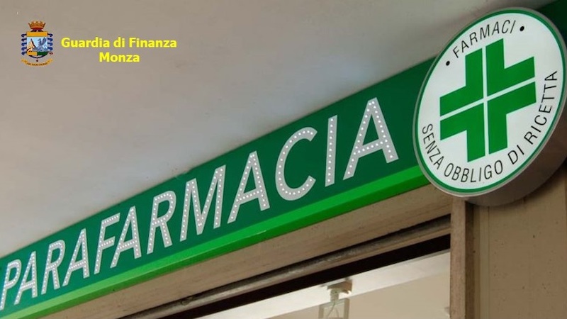 Farmacia vende mascherine rincarando il prezzo del 300%: denunciata