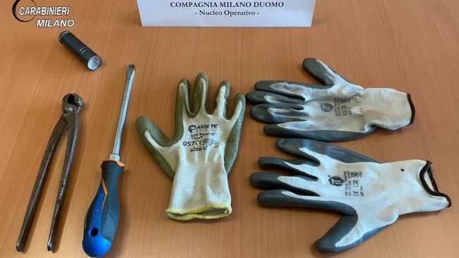Ladri arrampicati sui balconi (nonostante i divieti anti coronavirus): due arresti