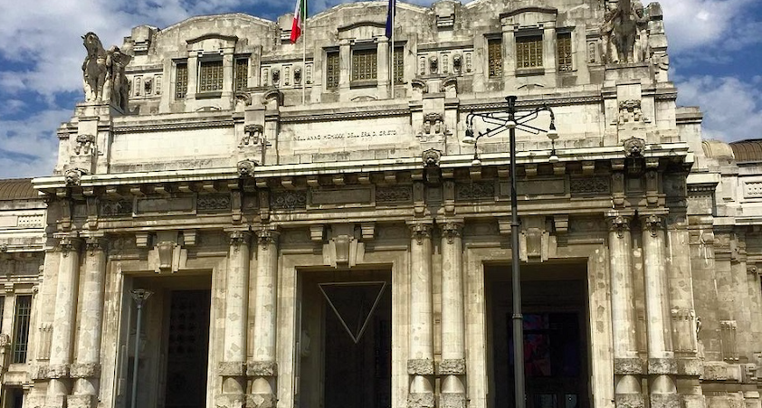 Ruba il pc da un bagaglio sul treno, ragazzo camerunense lo blocca e lo fa arrestare