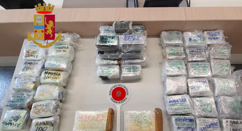 Cinquanta chili di droga nascosta sotto le scatole dei giocattoli: arrestato 45enne