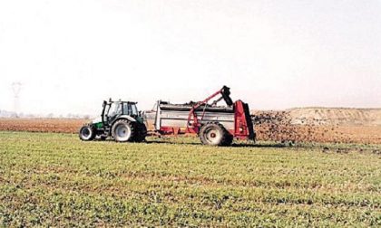 "Camion sversa fanghi neri su terreno agricolo", il Pd chiede accertamenti immediati