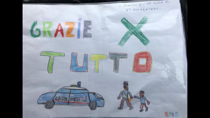 Zona rossa, bambino di 6 anni dona un disegno ai carabinieri: “Grazie per tutto”