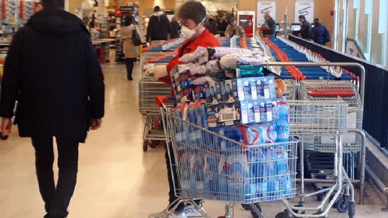 Emergenza coronavirus, i sindacati: “Proteggere i lavoratori con barriere alle casse”