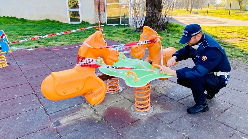 Anche a Rozzano chiusi i parchi gioco per evitare gli assembramenti e il contagio